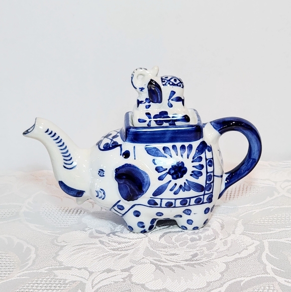 Decorative miniature elephant tea pot - Picture 4 of 12